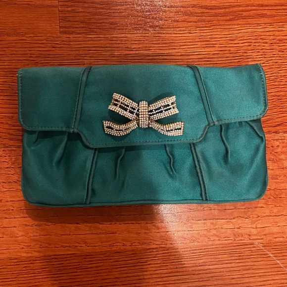Oscar de la Renta Handbags - Oscar De La Renta Elegant Green Clutch with Bow Accent
